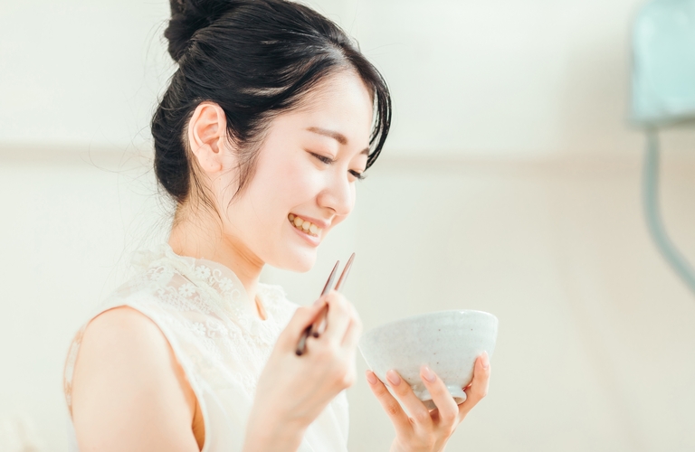 テーブルマナーの雑学 〜 お箸の持ち方 / 東京 銀座 マナーサロン・シンデレラ株式会社