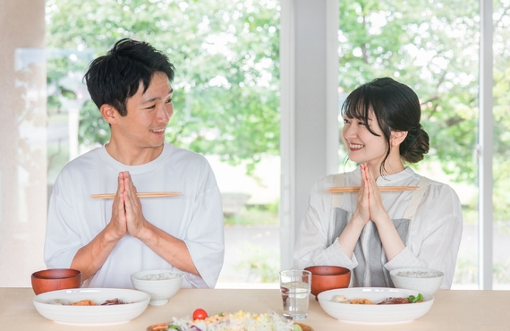 For Those Troubled by Loud Chewing Noises | Manners Salon Cinderella, TOKYO